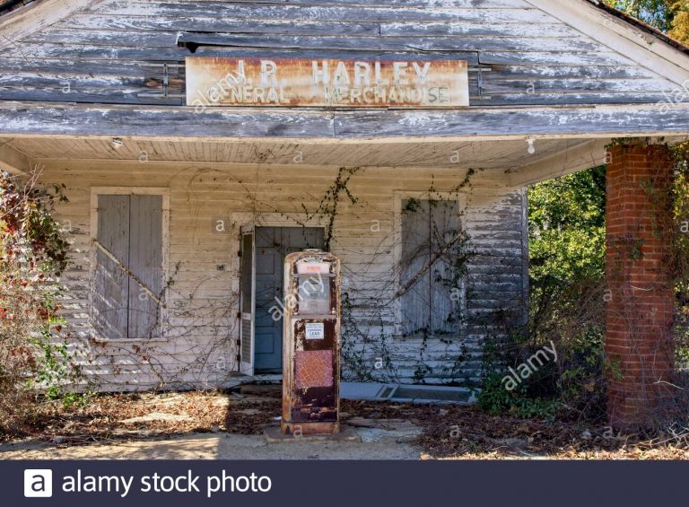 Location 236 eureka usa 20 february 2015 old gas station in eureka in south carolina usa 2BKMDDF -