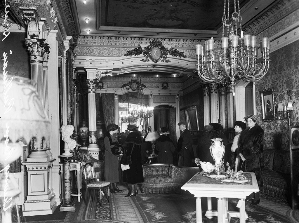 Interior Pullman Mansion 