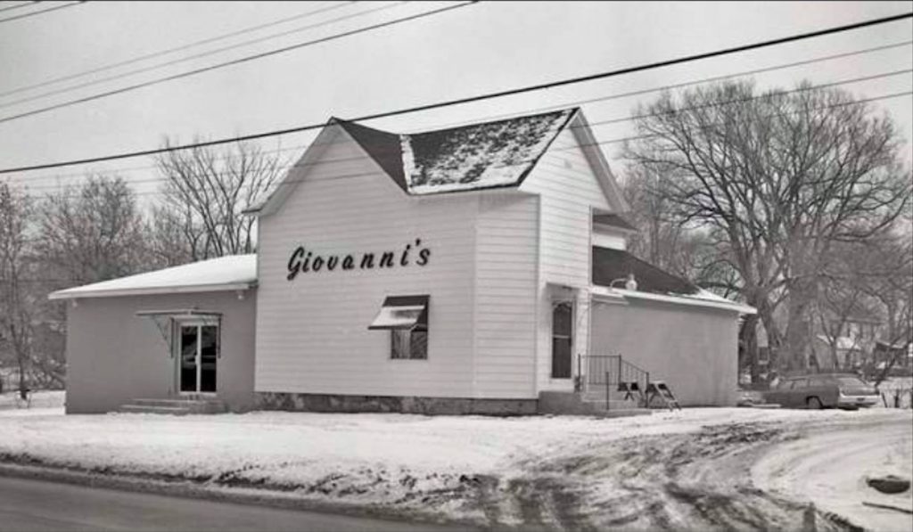 Giovanni's 616 LeRay St