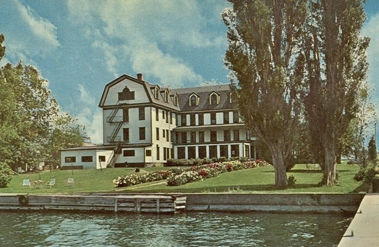 Hotel Carleton - Cape Vincent - 1000 Islands