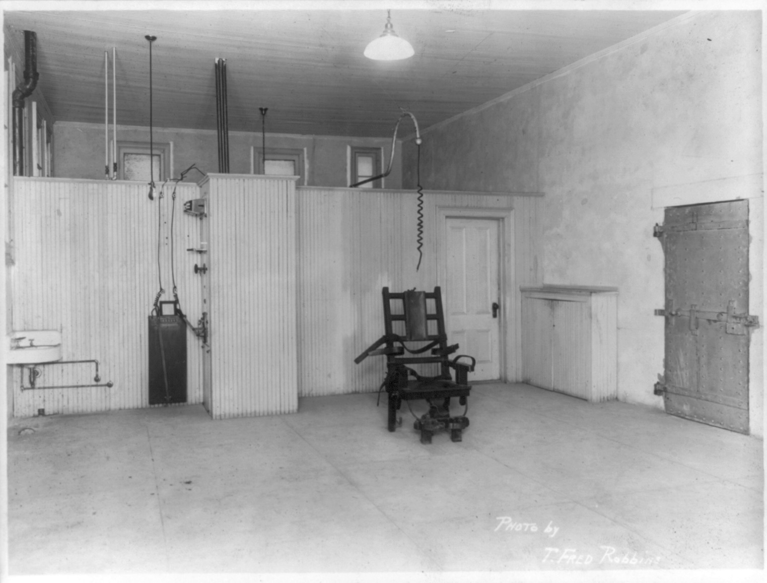 1934 Murder House - Victim Buried Inside The 1934 Murder at the Haunted House On Crumhorn Mountain - memoryln.net