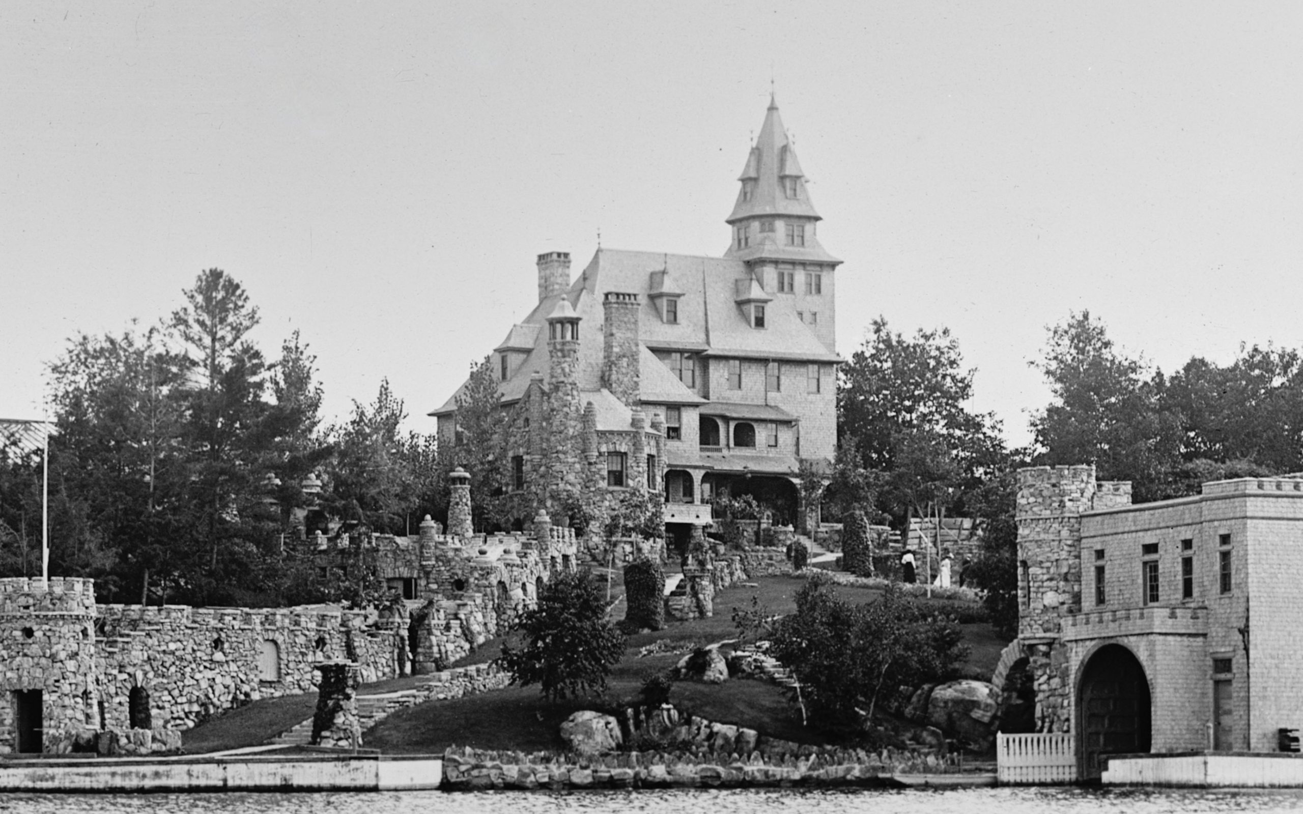 Boldt Cottage On Heart Island - 1000 Islands