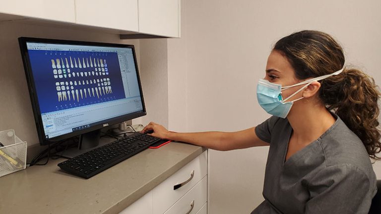 Dr Natalie Farokhzadeh DDS analyzing scans 768x432