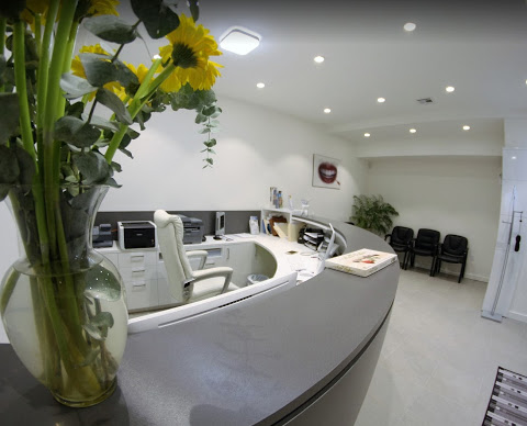 Family-Cosmetic-Implant-Dentistry-of-Brooklyn-Office6