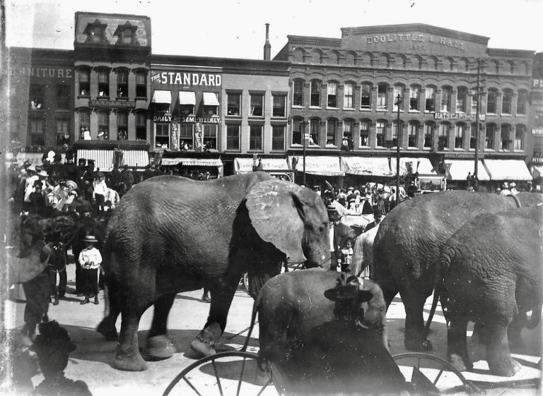 Van Namee Building - The Commodore Restaurant - 79 Public Square